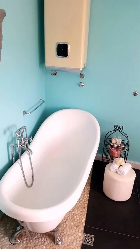 Apartment Romance Split